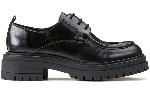 Derbies noires en cuir semelle crante