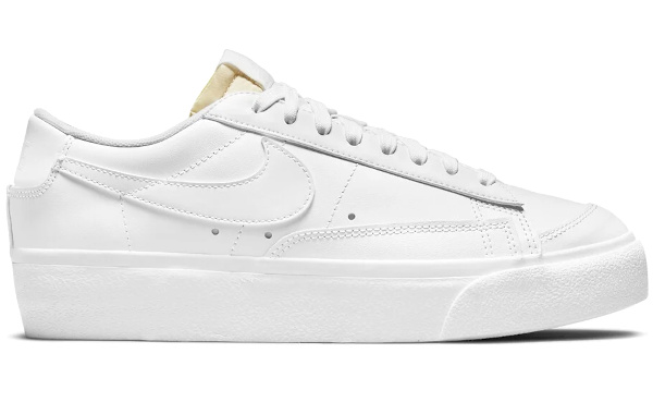 Baskets Blazer Low Nike blanches