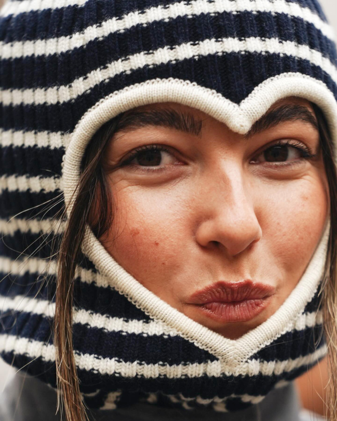 Quitte  succomber  la cagoule, autant le faire avec humour !