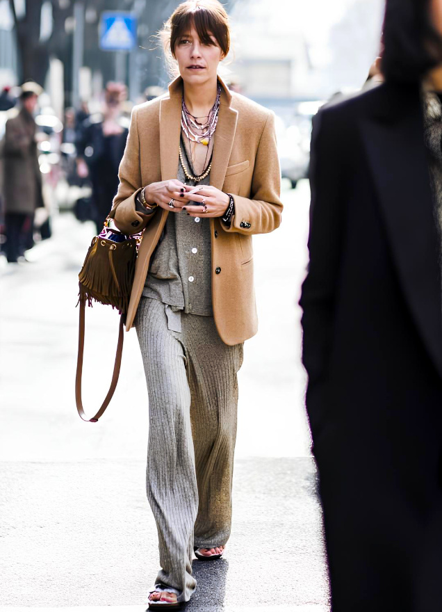 Rien de tel qu'un blazer ton sur ton pour structurer avec douceur un ensemble douillettement mou !