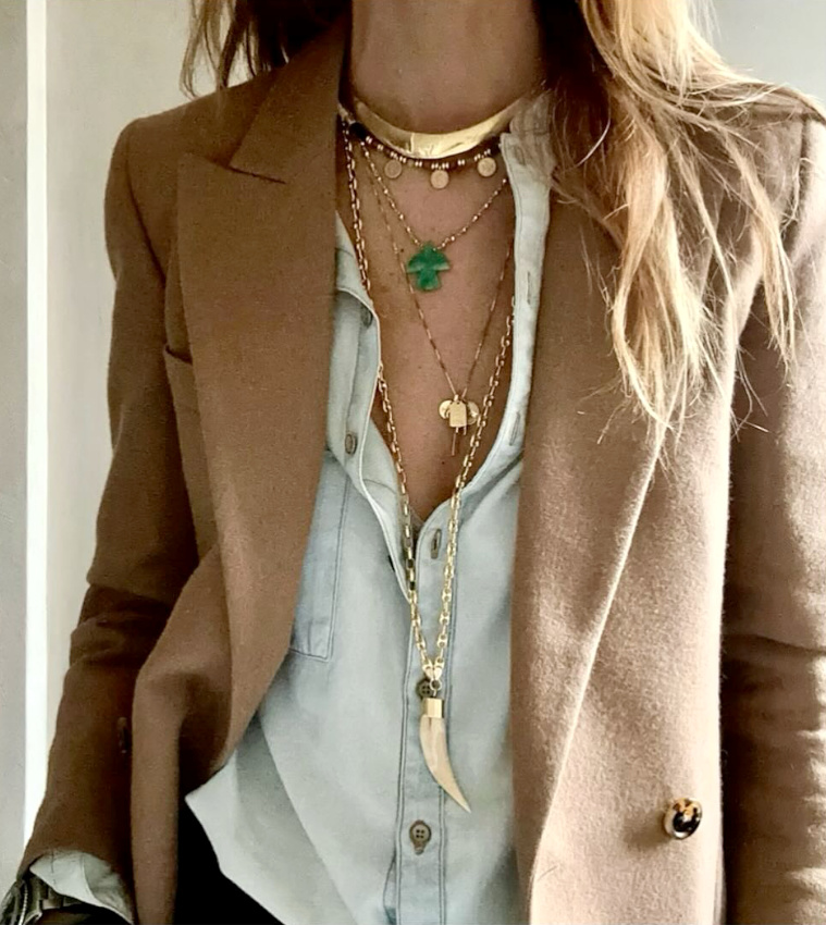 Rien de tel qu'une touche de vert pour rehausser un duo de teintes sages et classiques !