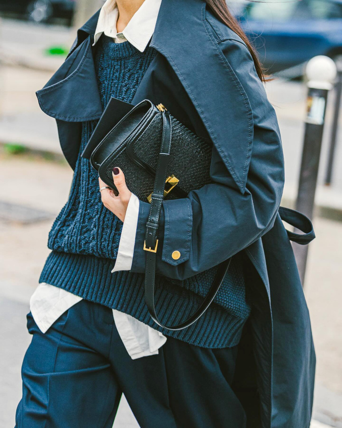 Rien de tel qu'un sac rigide pour accompagner une tenue faussement dbraille !