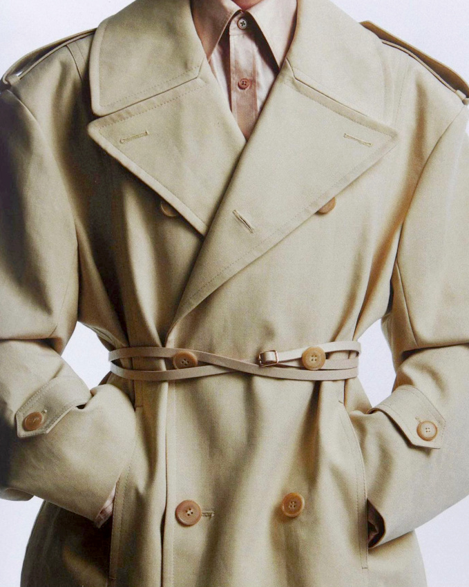 Trench oversize + fine ceinture = le bon mix