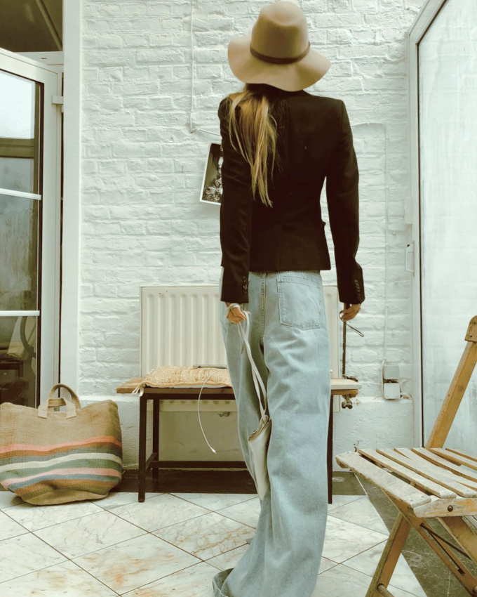 Oui au retour du blazer cintr, surtout quand il est port avec un jean large !