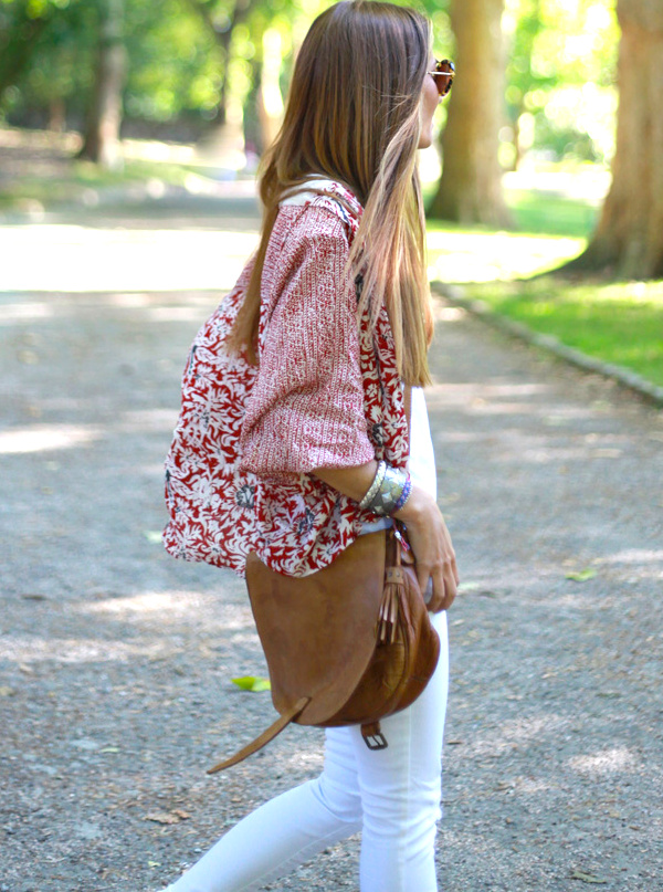 Jean blanc et blouse rouge - look bohme