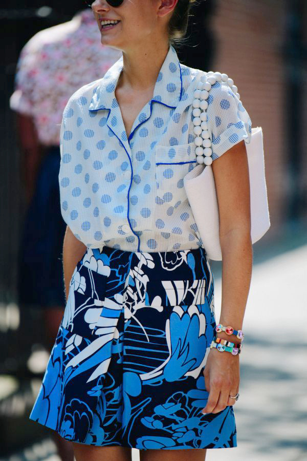 Rien de tel pour twister une tenue classique que de mixer des motifs d'une mme teinte  !