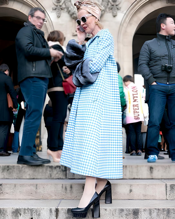 Manteau bleu ciel mariage femme 70 ans