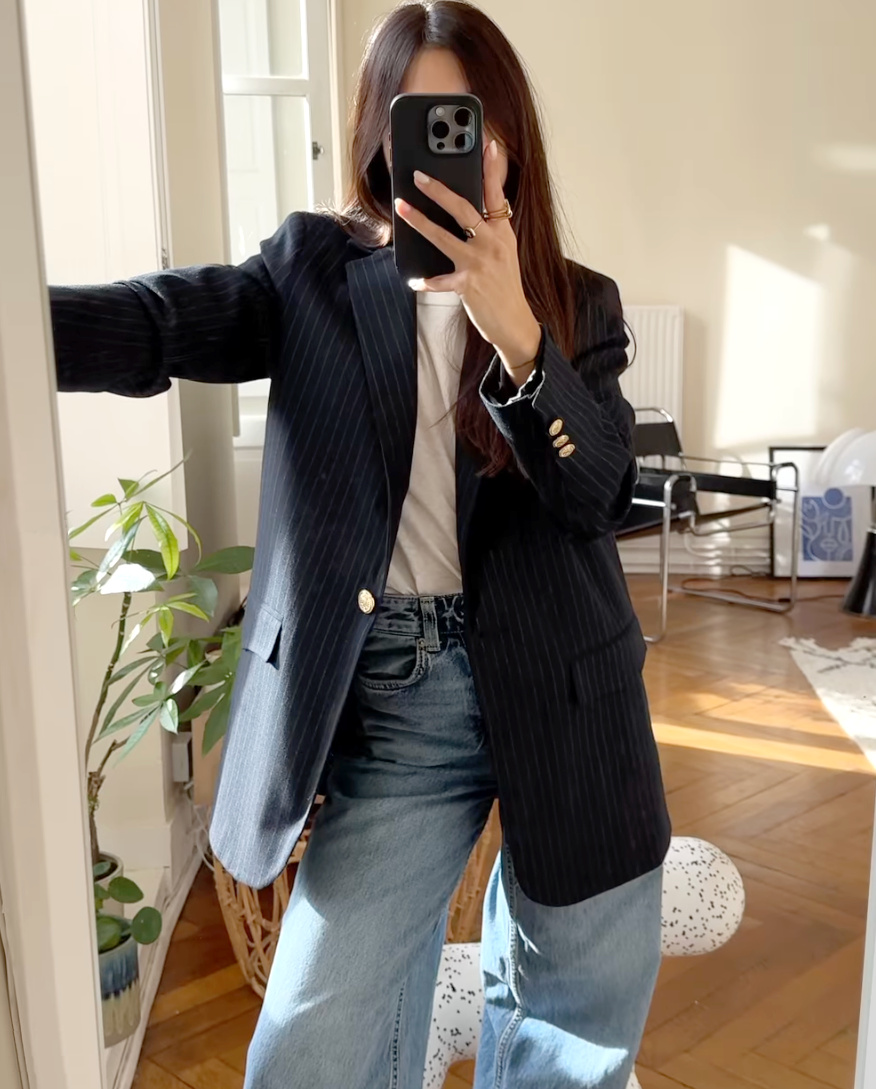 La simplicit du trio blazer ray/tee-shirt blanc/jean large se rvle toujours aussi efficace !