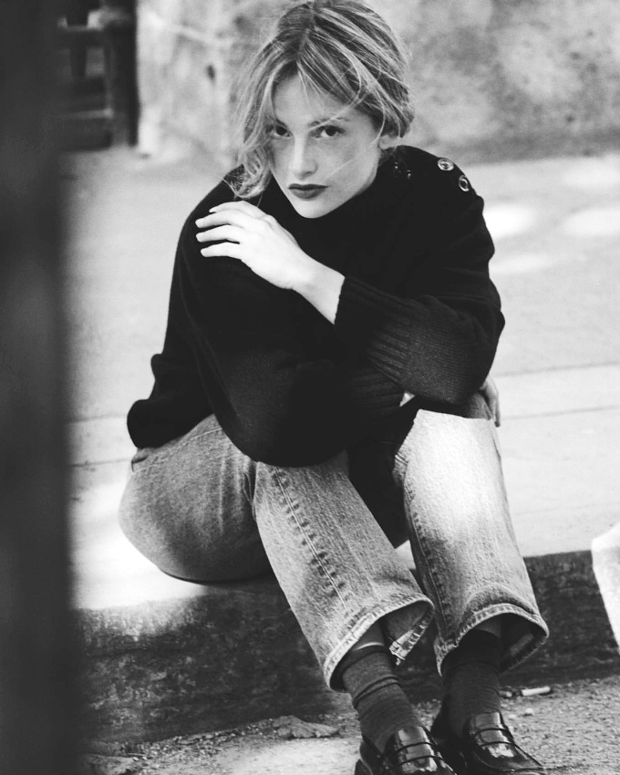 Rien de tel qu'un trait de rouge  lvres et une coiffure nonchalamment fminine pour twister un look androgyne !