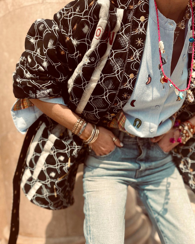 Kimono brod + chemise raye col officer + collier grigri = le bon mix