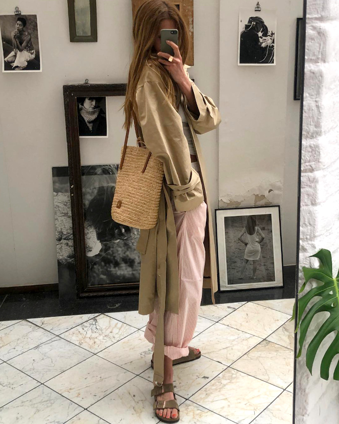 Le pantalon  rayures verticales roses se rvle encore plus addictif que sa version bleue !