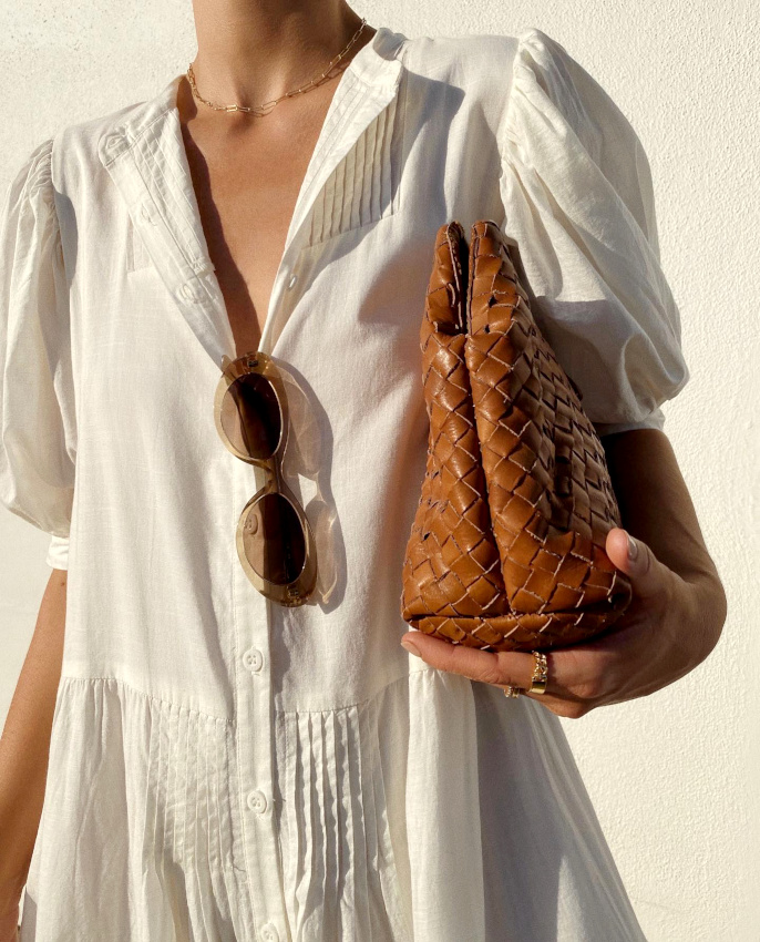 Robe en coton esprit vintage + sac en cuir tress = le bon mix
