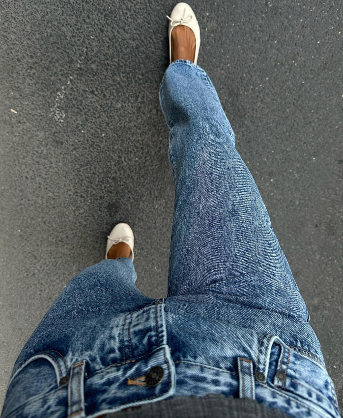 Jean neige + ballerines blanches = le bon mix