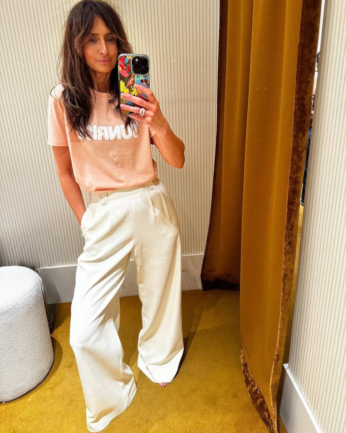 Tee-shirt pche + pantalon large blanc = le bon mix