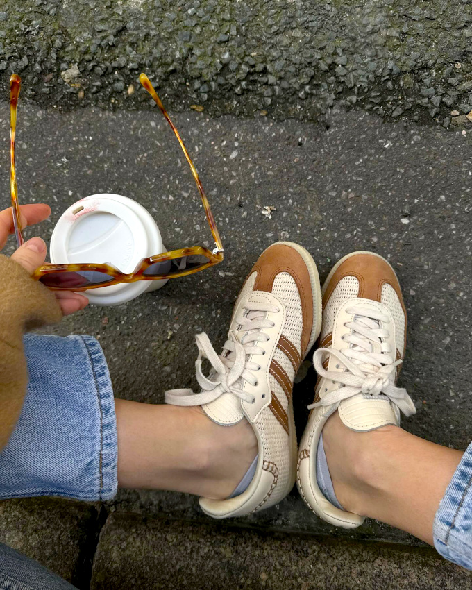 Oui aux baskets saveur rtro mixant les textures !