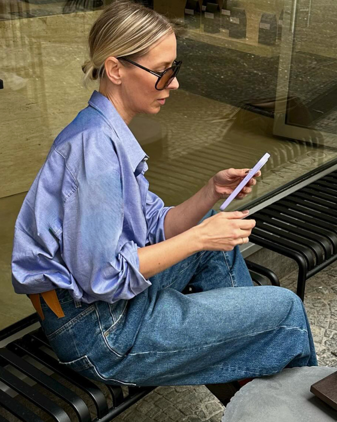 Chemise masculine + jean large + lunettes aviator = le bon mix