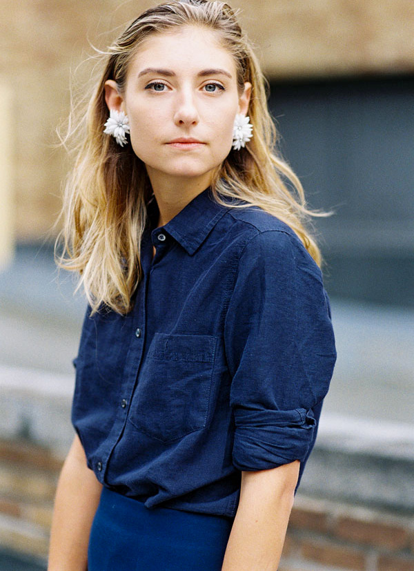 Look sobre voire svre + bijoux fantaisie = le bon mix