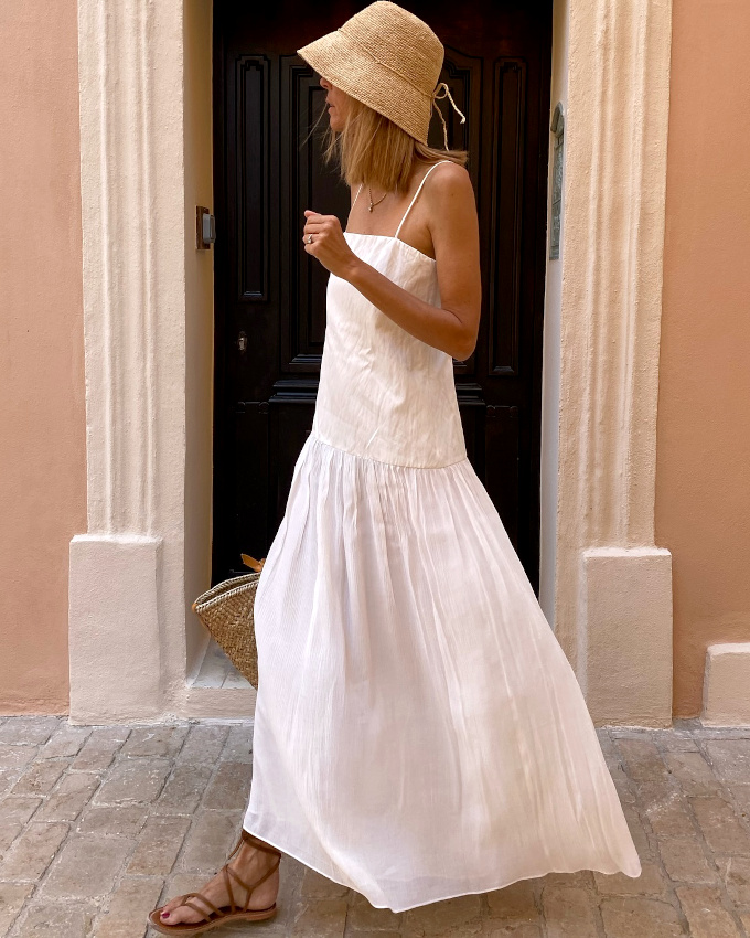 Oui aux robes blanches taille basse !