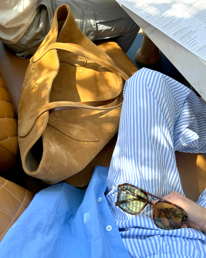 Sac en daim chamois + rayures pyjama = le bon mix