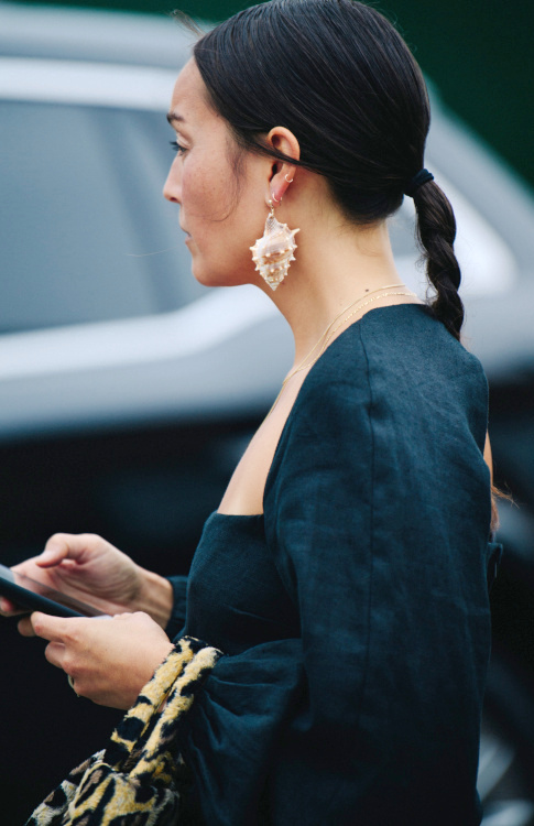 Il n'y a pas que le collier de coquillages dans la vie !