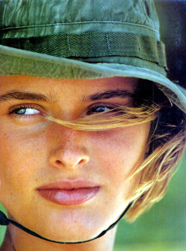 Peu importe la nature de l'accessoire si sa teinte sublime votre teint !