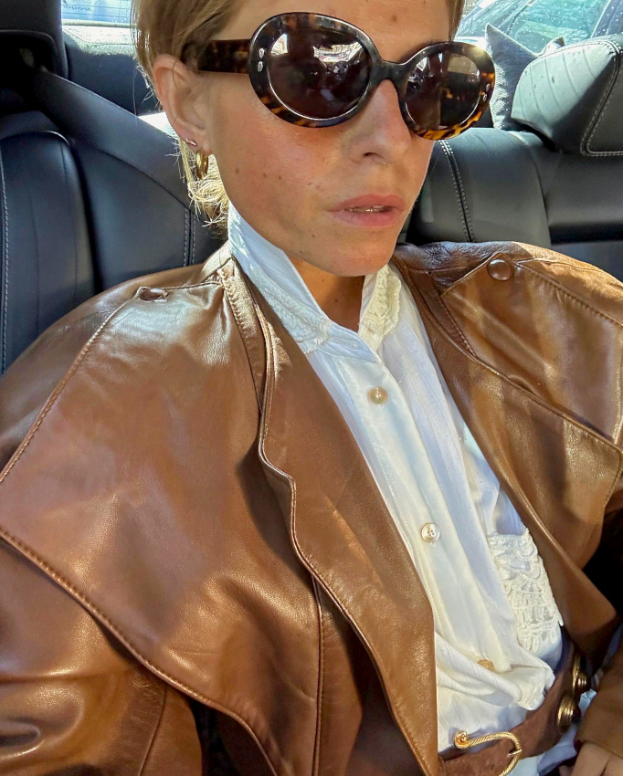 Oui au tlescopage entre chemise dsute et blouson en cuir chocolat au lait !