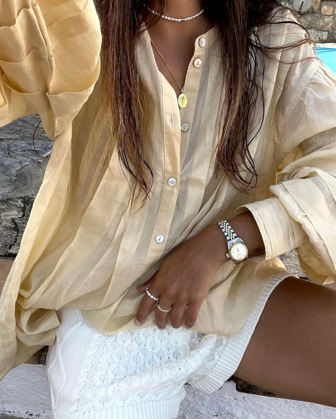 Blouse lgre plisse + short en maille = le bon mix