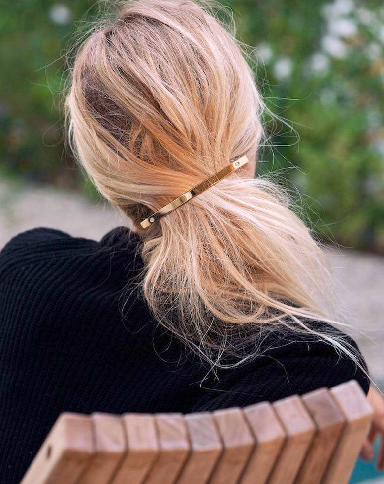 Chevelure froisse + barrette graphique = le bon mix