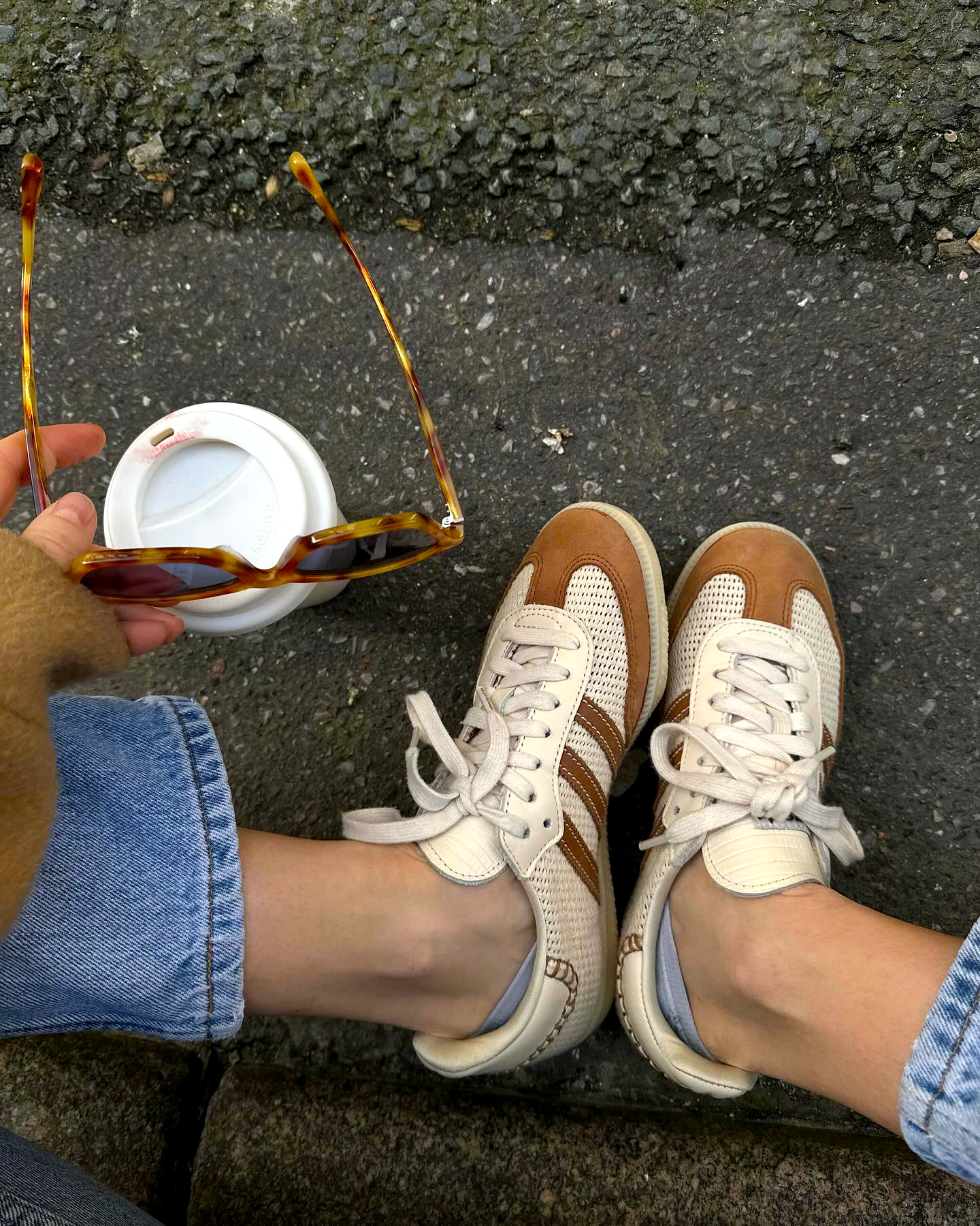 Oui aux baskets caf au lait/chantilly !