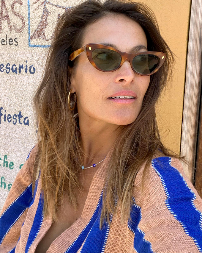 Rien de tel qu'une paire de lunettes de star pour twister une matire un brin rustique !