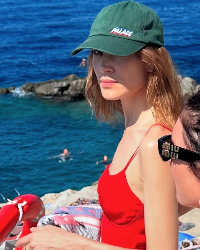 La casquette verte : l'exhausteur de look estival par excellence!
