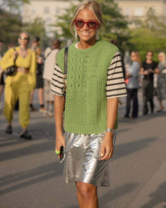 Rien de tel qu'un maxi sourire pour attnuer la dimension clivante de certains looks !