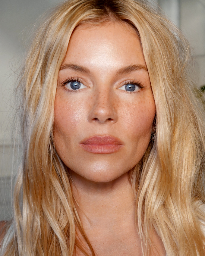 Cheveux froisss + taches de rousseur = le bon mix