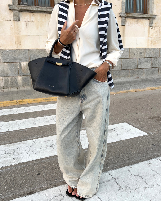 Rien de tel qu'un jean baggy pour twister ses atours les plus classiques !