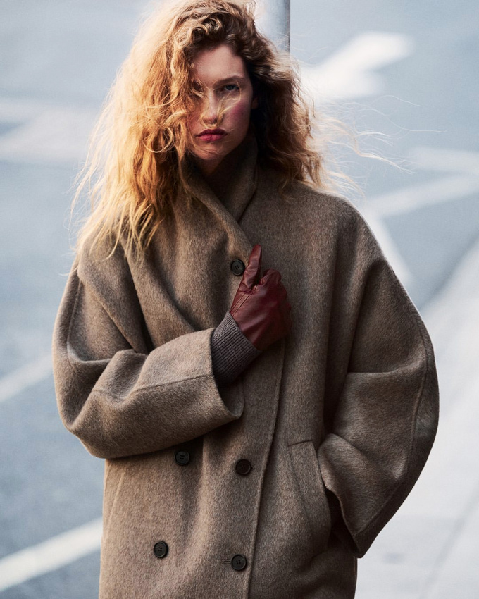 Un brin dsuets, les gants en cuir n'en finalisent pas moins  la perfection une tenue