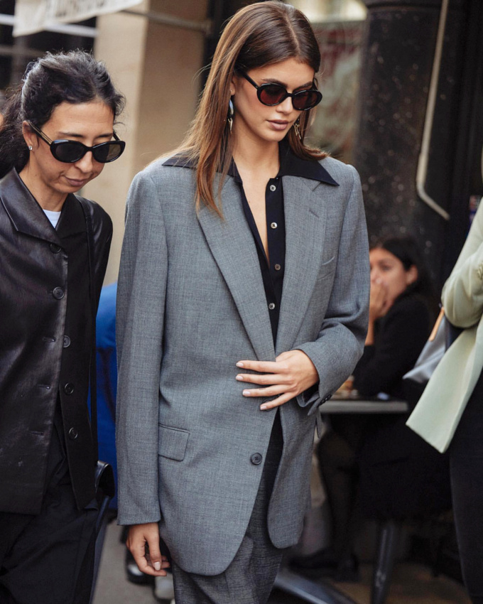 Rien de tel qu'un polo port dboutonn sous un blazer masculin !