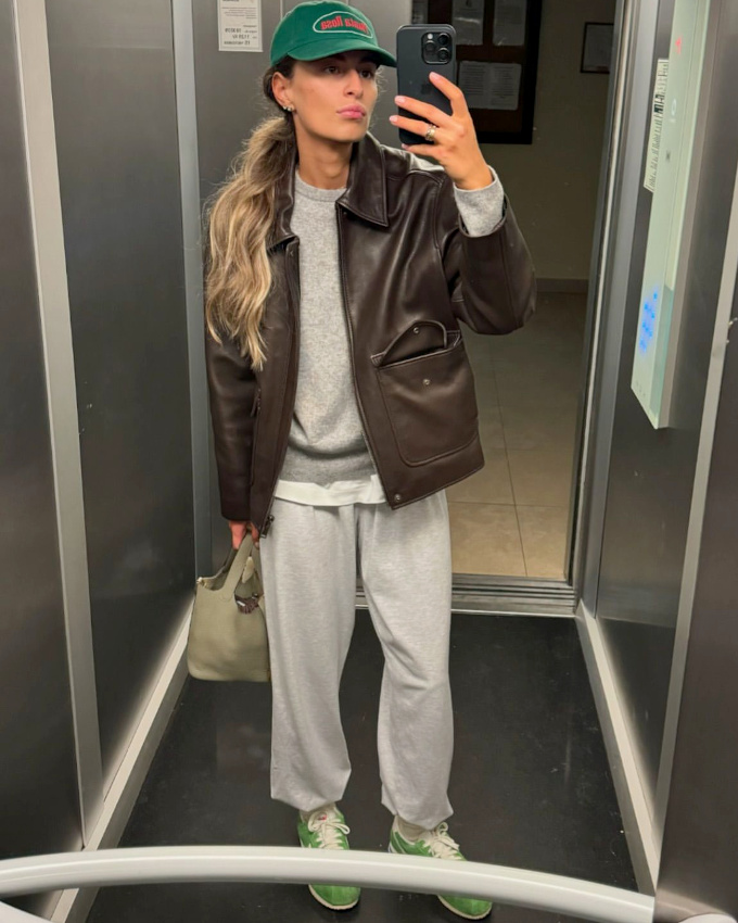 Rien de tel qu'un blouson en cuir marron pour rchauffer une tenue de sport !