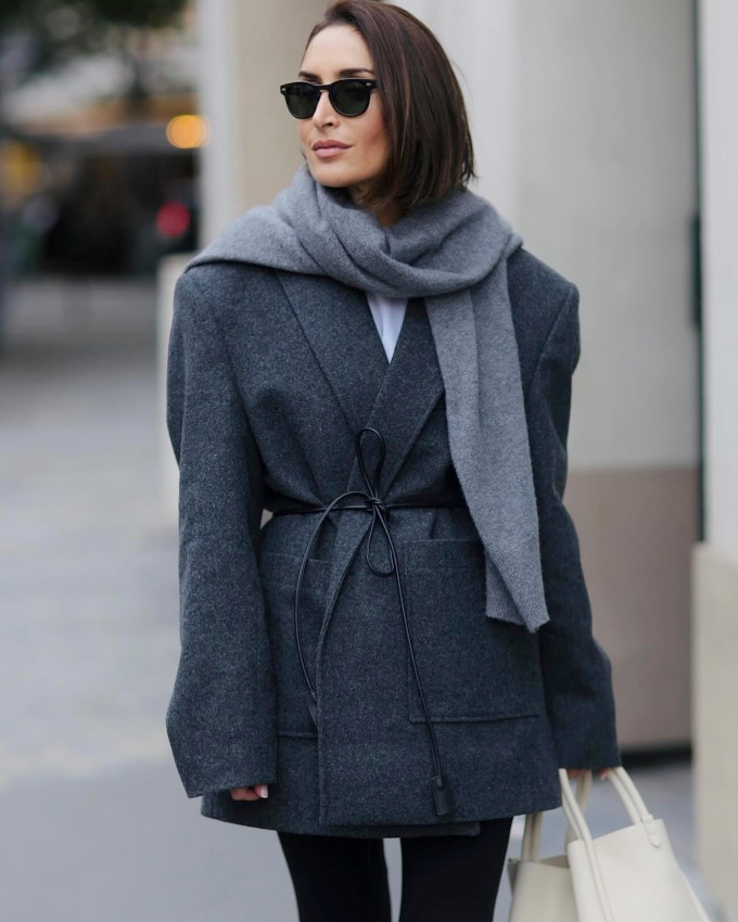 Rien de tel qu'un blazer lgrement oversize ceintur taille haute !