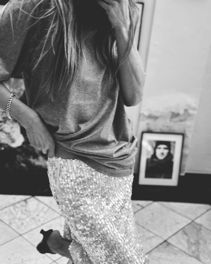 Oui au tlescopage entre nonchalance et scintillements festifs !