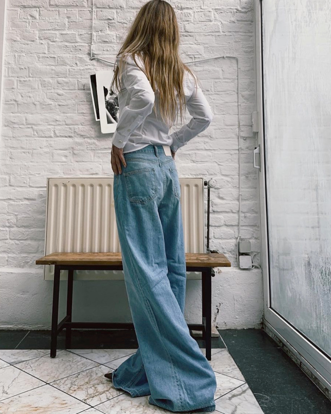 Jean large + chemise cintre = le bon mix