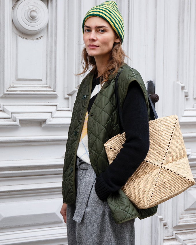 Rien de tel qu'une touche de jaune acide pour rveiller un look aux teintes sourdes !