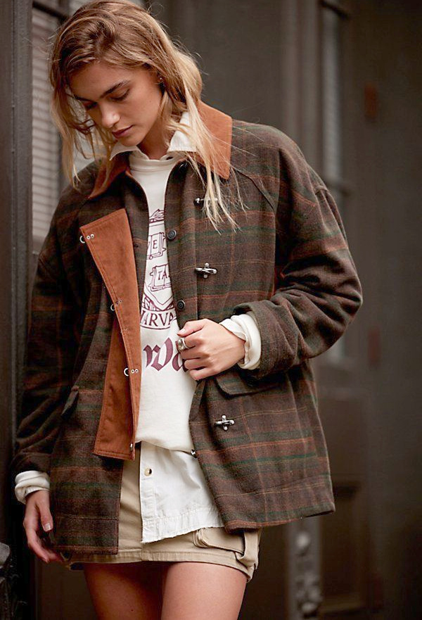 Oui  la mini jupe porte en mode preppy/cosy !