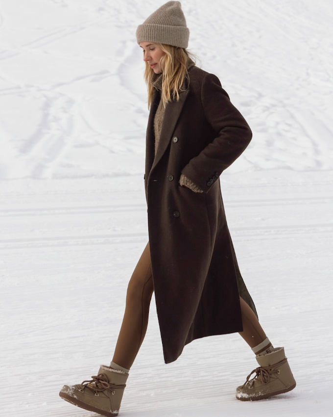 Moon boots + leggings + pardessus = le bon mix