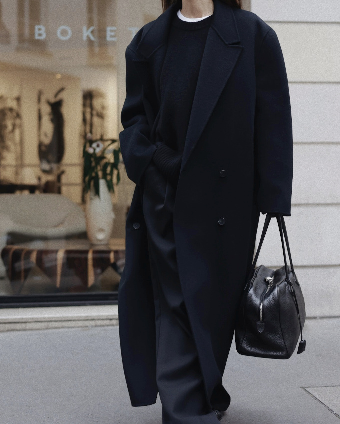 Total look noir + trs lgre touche de blanc = le bon mix