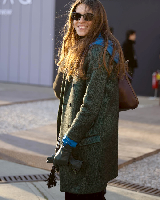 Rien de tel qu'une touche de bleu crulen pour relever un look !