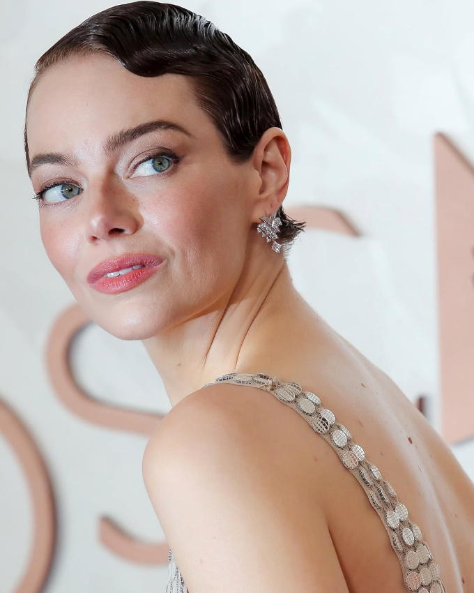 Rien de tel qu'une belle paire de boucles d'oreilles pour sublimer une coupe courte !