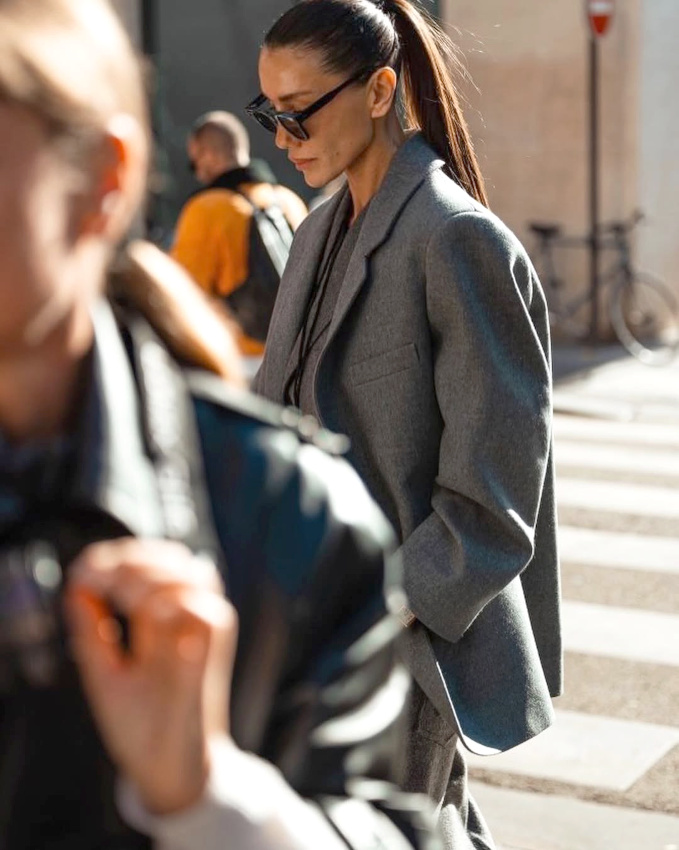 Blazer lgrement surdimensionn + queue de cheval haute = le bon mix