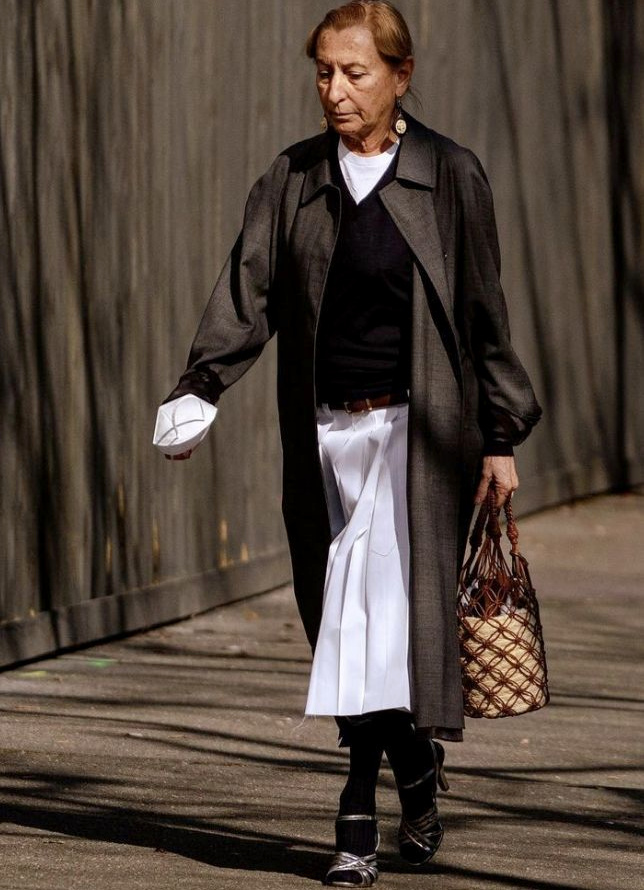 Quand Miuccia Prada nous prouve que le combo collants + sandales ne manque pas de chic !