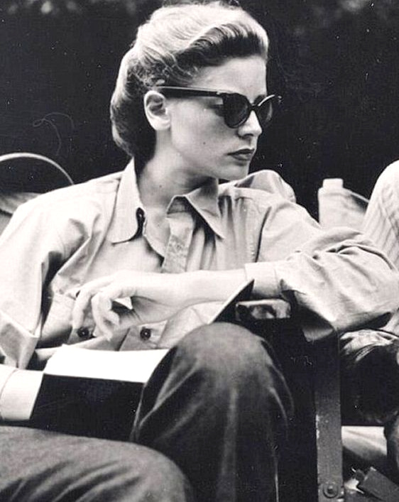 Lunettes cat-eye + chemise unisexe = le bon mix