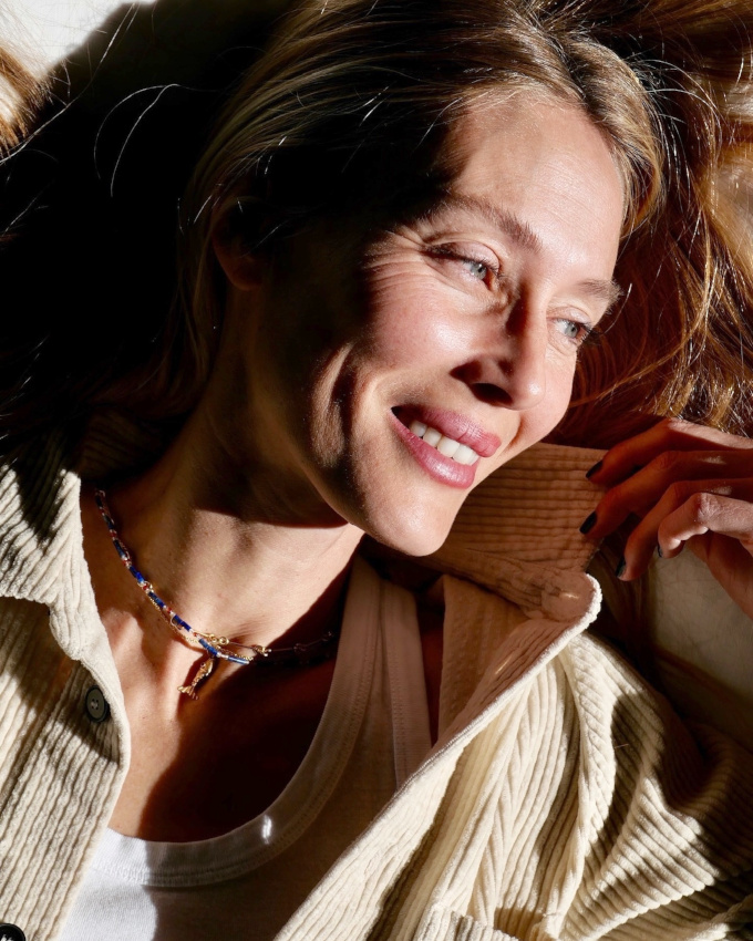 Envie d'une surchemise en velours ctel porte sur un marcel blanc !